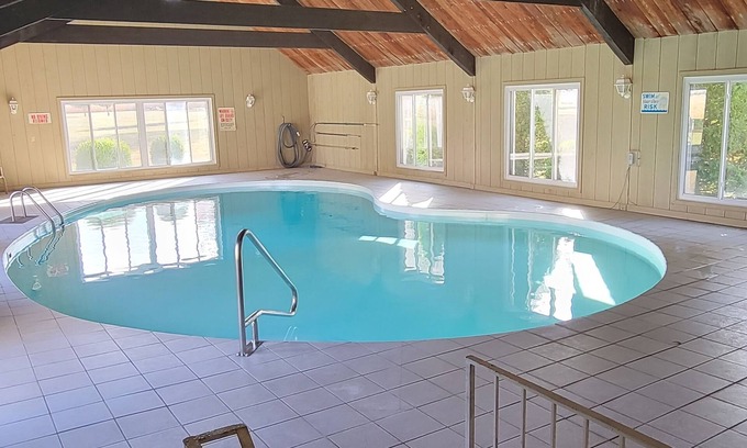 Winchester House | Huge Indiana Family Reunion Villa with Indoor Pool, Hot Tub, Game Rm 8 BR, 7 BA