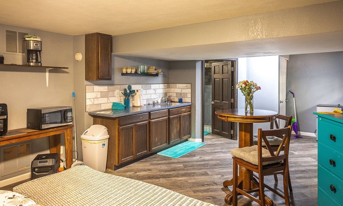 Stetson Hills Apartment | Huge king size suite w/private entrance shower, wifi, kitchen, Long Term avail