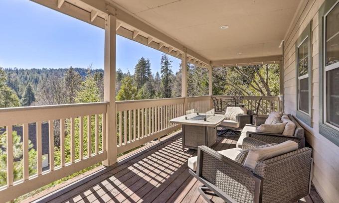 Blue Jay House | Huge Lake Arrowhead Home with 3 Decks and Grill!