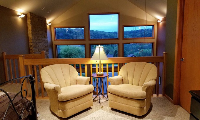 The Galena Territory House | Huge Luxury 4-Bedroom Home! Stunning views! Walk-in Shower, Hot Tub, Fire Pit.