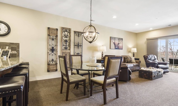 Branson Condo | HUGE LUXURY Condo w/Pool! Elevator! Fun! Rec PLEX!12 Min To SDC and TB RK LAKE!