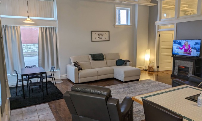 Tower Grove East Apartment | Huge open floor plan Tower Grove Unit!