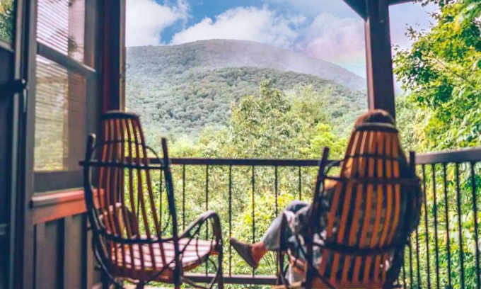 Cherry Log Cabin | HUGE VIEWS, 10 min. to Blue Ridge, Spa Bathrooms, Hot Tub, Fire Pit, Arcade Game