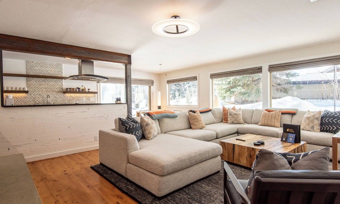Hulen Meadows House | Hulen Way Home - Newly Remodeled Home with Trails Right Out the Front Door