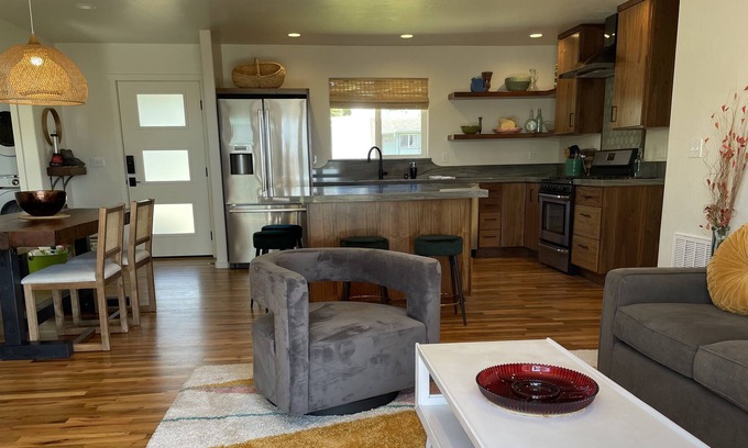 Pacific House | Humboldt Mid-century Bayview Escape