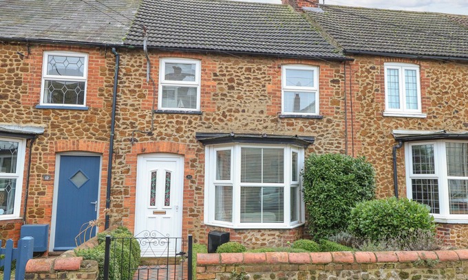 Hunstanton Cottage | HUNNY COTTAGE, pet friendly, character holiday cottage in Hunstanton