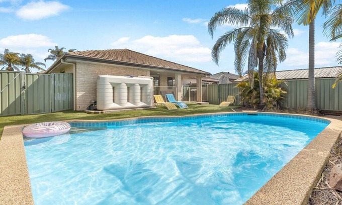 Cessnock House | Hunter Home with POOL/CINEMA ROOM/PING PONG