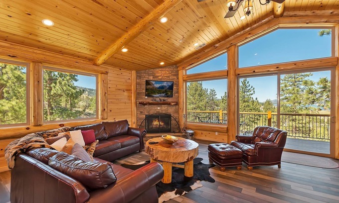 Castle Glen Estates Cabin | Hunter's Lakeview: Luxury Log Style Lodge in Castle Glen with Unobstructed Views! Game & Movie Rooms!