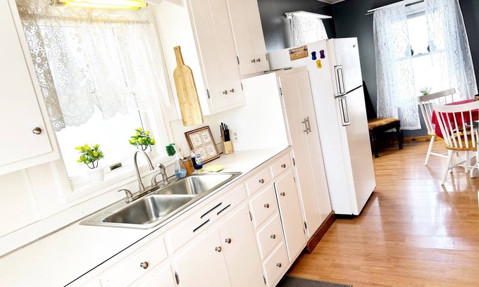 Glasgow House | Hunters, travel wrk Friendly- Near Downtown and Hospital -3 bedroom housen- WIFI
