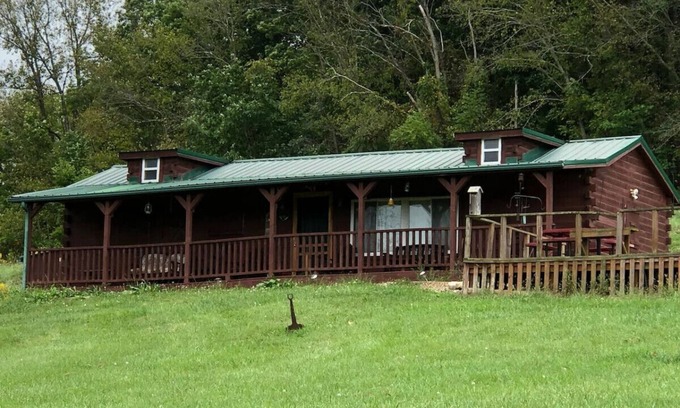 Chandlersville Cabin | Hunting Cabin 65AC Zanesville Muskingum AEP WIFI&CELL SVC!