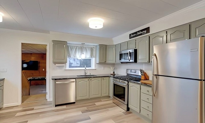 Huron House | Huron Hideaway close to lake and minutes from Cedar Point park and sport center
