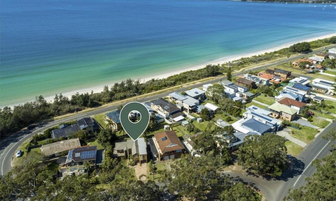 Vincentia House | Husky Big Beach - Belle Escapes Jervis Bay