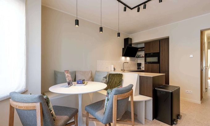 Heist Apartment | Huswell - Modern family flat steps from the sea
