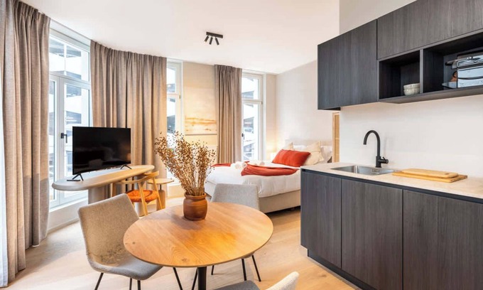 Ghent City Centre Apartment | Huswell - Modern Studio with Views