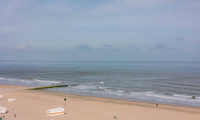 Wenduine Apartment | Huswell - Seaside duplex apartment with four terraces