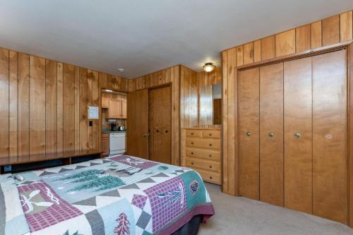 Yosemite West House | Hutchings Cabin & Apt.