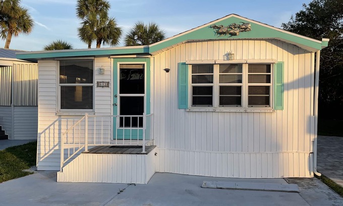 Hutchinson Island South House | Hutchinson Island Getaway. Gated beach community with resort amenities