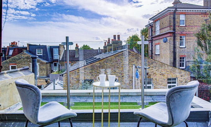 Island Gardens Apartment | Hybrid Resi - Canary | 1 Bed Apartment
