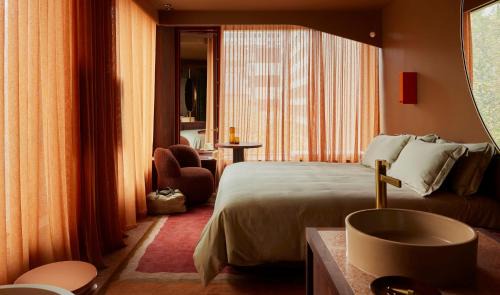 Melbourne Central Business District Hotel | Hyde Melbourne Place