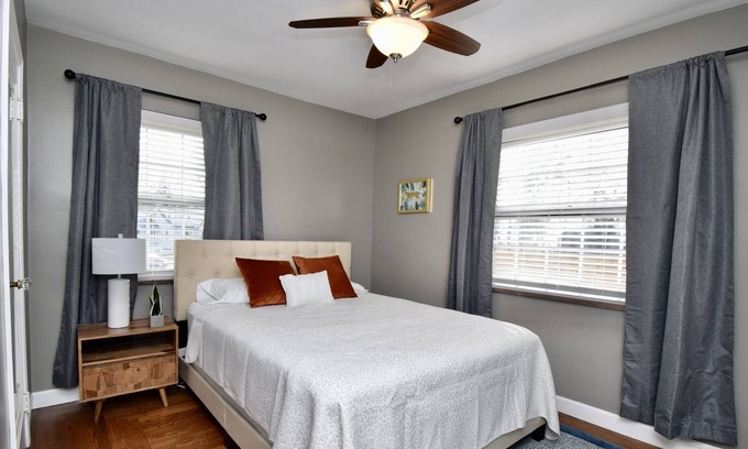Oakley House | Hyde-Oakley Homestead. 4 bedroom/2.5 bath