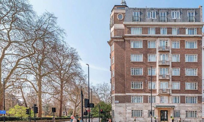 Knightsbridge and Belgravia Apartment | Hyde Park Views Three Bedroom Executive Apartment, Luxury, Comfort, location