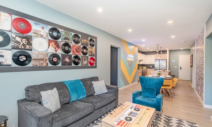Downtown Nashville House | Hyve - Neon Nights - Pool & Gym - Walk to Broadway