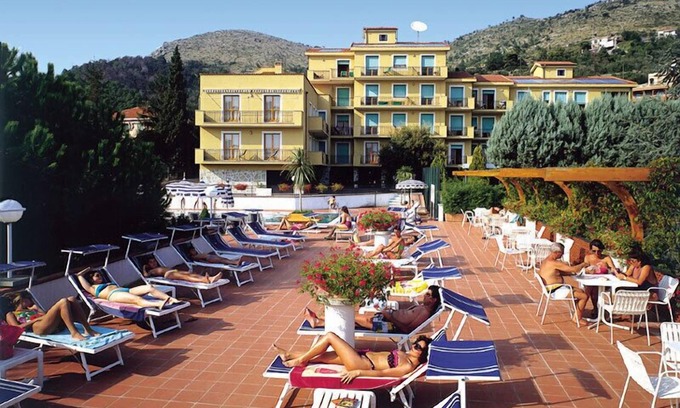 Pietra Ligure Apartment | I Morelli 5 Pax - One Bedroom Apartment, Sleeps 5