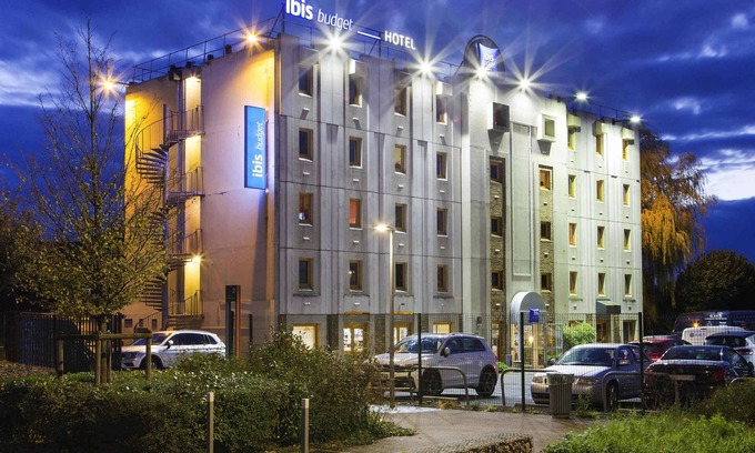 Chilly-Mazarin Hotel | ibis budget Chilly Mazarin Les Champarts