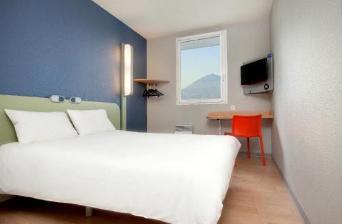 Riom Hotel | ibis budget Clermont Ferrand Nord Riom