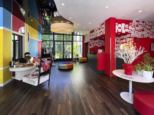 Gambetta Hotel | ibis Styles Paris La Défense Courbevoie