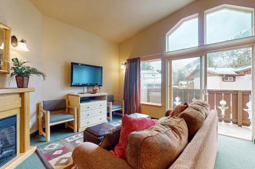 Downtown Leavenworth Apartment | Icicle Village Resort Condo #407