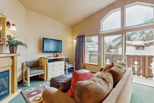 Downtown Leavenworth Apartment | Icicle Village Resort Condos #407 & #408