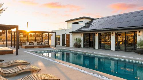 Joshua Tree House | Iconic 6BR Desert Retreat w Pool Pickleball Fire Pit Joshua Tree Masion by AvantStay