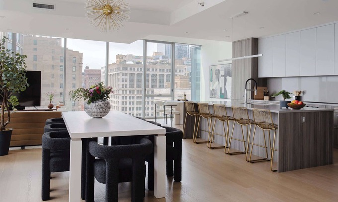 Downtown Chicago Apartment | Iconic Downtown Penthouses Getaway + City Views
