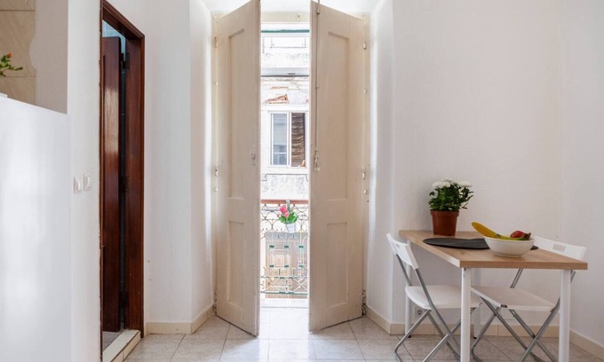 Linda-a-Velha Apartment | Ideal apartment for couple with child close to Belèm