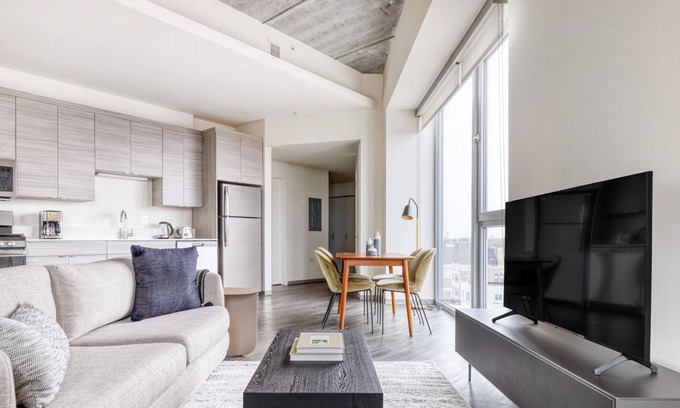 Bucktown Apartment | Ideal Bucktown 2 BR w/ Gym, close to shops, by Blueground