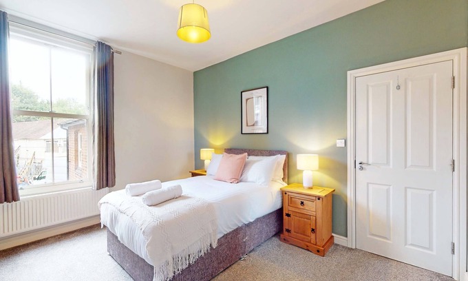 Shrewsbury House | Ideal for Contractors and Groups - 5 Bedroom House