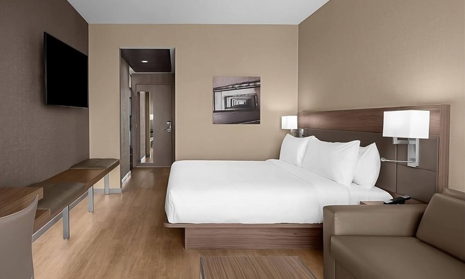 Clearwater Beach Hotel | Ideal Location for Your Getaway! 2 Spacious Rooms with King Bed, Rooftop Pool