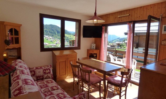 Le Chinaillon Apartment | Ideal Location: 2-Room Apartment for 6 with Panoramic Piste Views