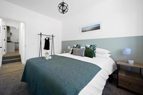 Trafford Apartment | Ideal Lodgings In Urmston