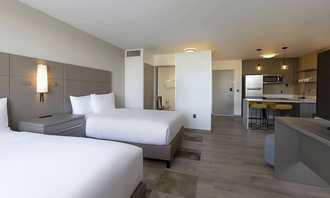 Zona Hotelera Apartment | Ideal Mix of Comfort and Value! 2 Convenient Units, Free Breakfast & Parking