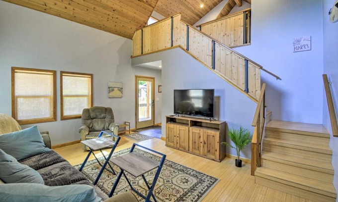 Westport House | Ideally Located and Pet-Friendly Westport Cabin