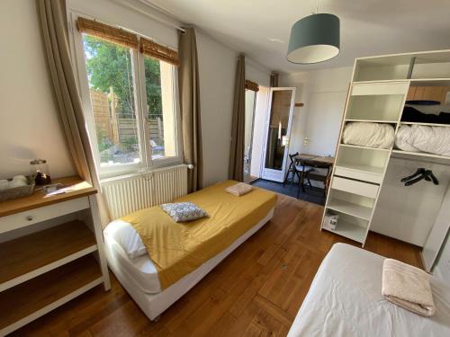 Saint-Cyr-l'Ecole Apartment | ideally located next to castle park