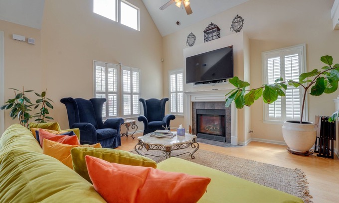 Memphis House | Ideally Located Memphis Home: 3 Mi to Beale St!