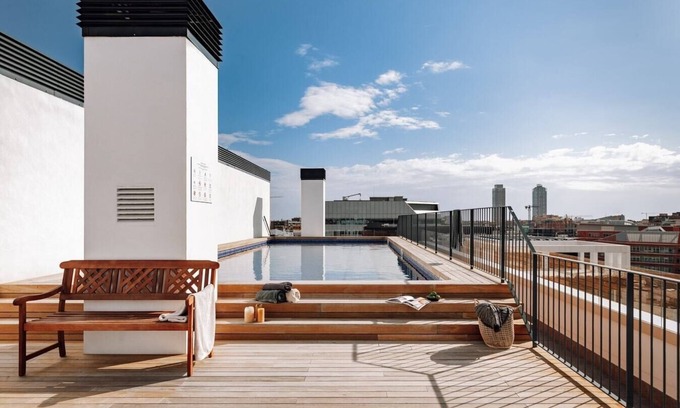 El Parc i la Llacuna del Poblenou Apartment | Idir - 2 bedrooms, a pool and terrace in Poblenou