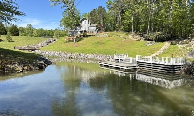 Eclectic House | Idle Speed Lake Martin - Newly remodeled spacious 5br/3.5 Ba. Lakefront home