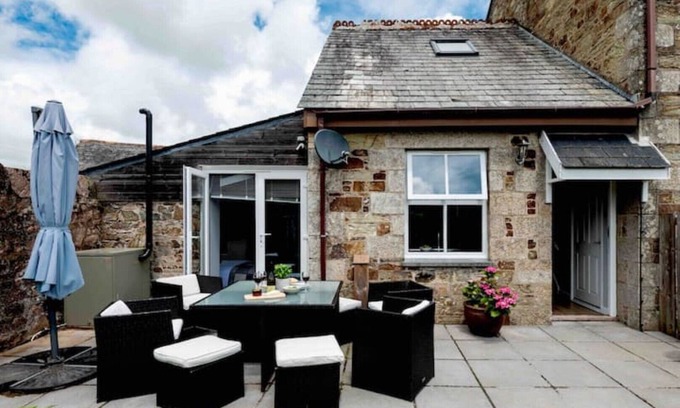 Withiel House | Idyllic 3 bedroom property with private patio and enclosed garden