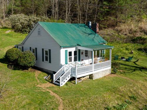 Mars Hill House | Idyllic Asheville Countryside Home on 70 Acres