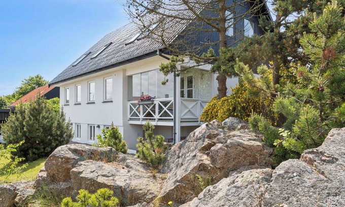 Sandvig Villa | Idyllic cliffside villa with stunning sea views