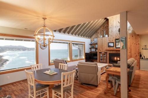 Depoe Bay Apartment | Idyllic Coastal Haven - Whale Watch in Depoe Bay!